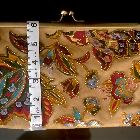 Patricia Nash Gold Embroidered Floral Kiss-Lock Clutch - Picture 9 of 11
